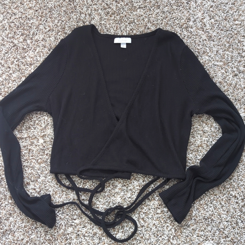 NWOT Colsie Wrap Crop Top